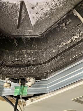 弊社で歴代ナンバー1の汚れの業務用エアコンが出ました！　す、すごいです・・・。「板橋区の美容室」サムネイル